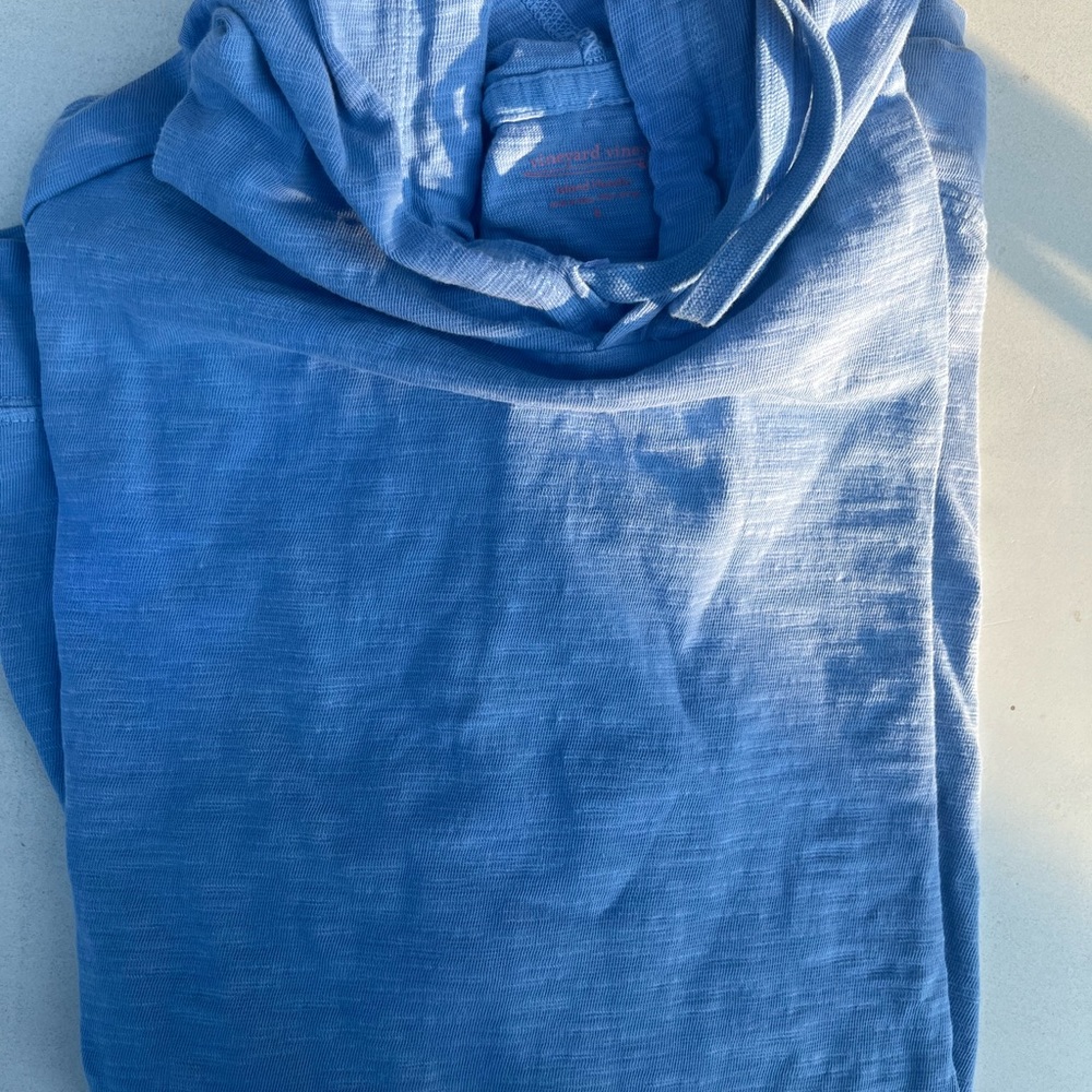 vineyard vines navy blue hooded tee size L